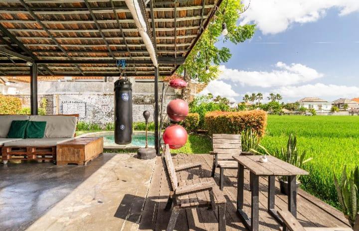 Big Brother Surf Inn Canggu  Luaran gambar