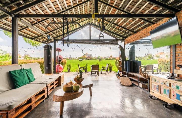 Big Brother Surf Inn Canggu  Luaran gambar