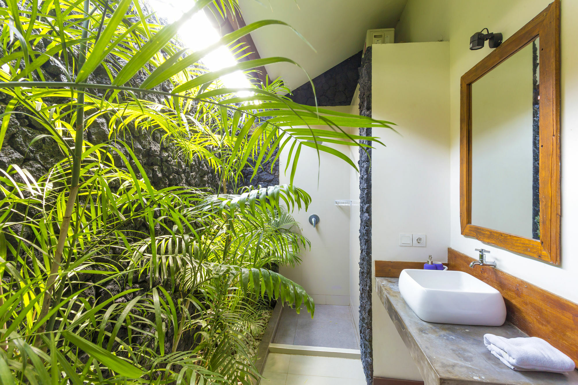Big Brother Surf Inn Canggu  Luaran gambar