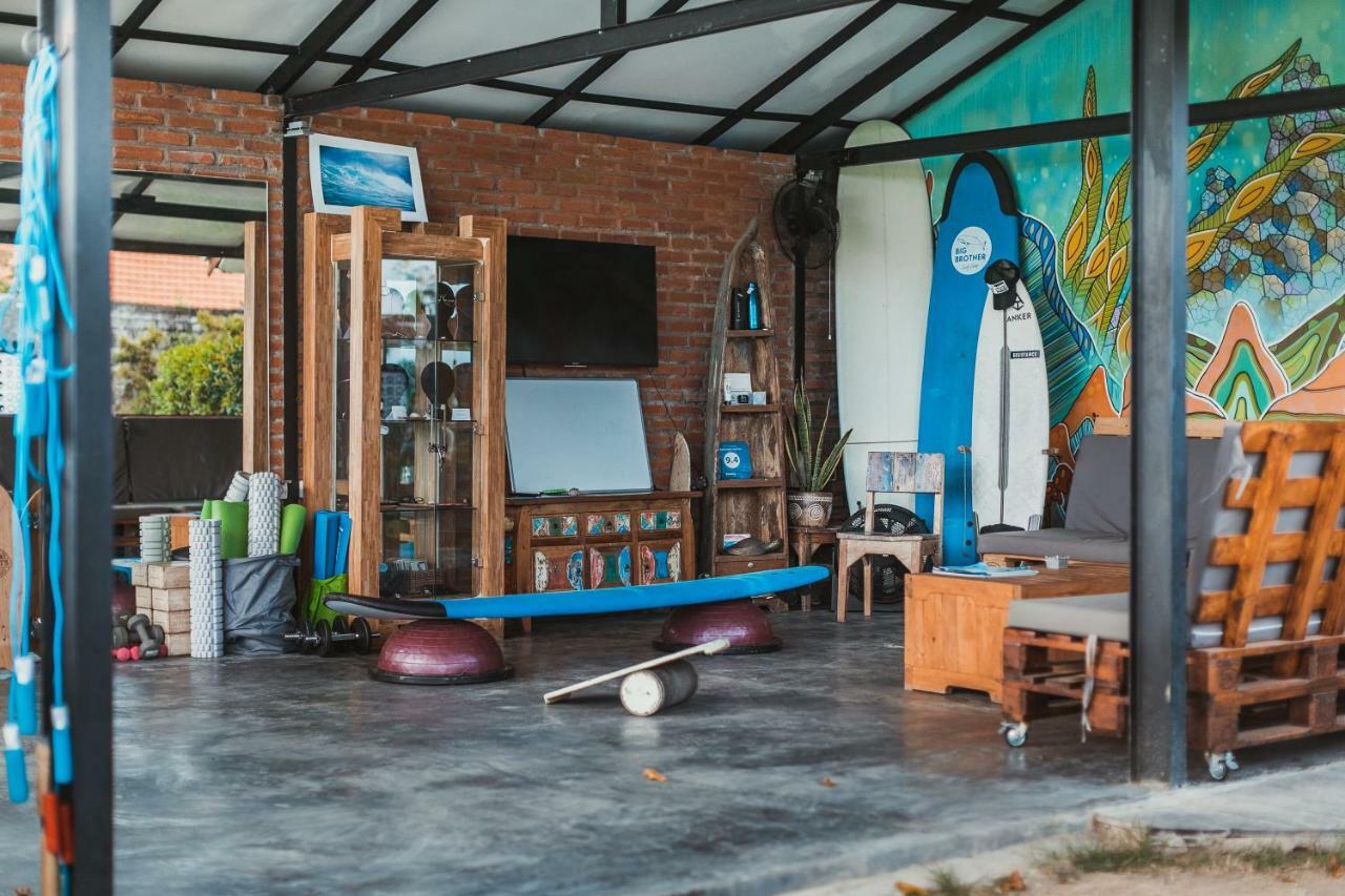 Big Brother Surf Inn Canggu  Luaran gambar