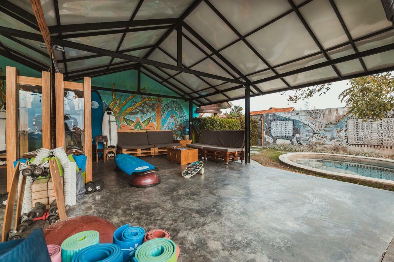 Big Brother Surf Inn Canggu  Luaran gambar