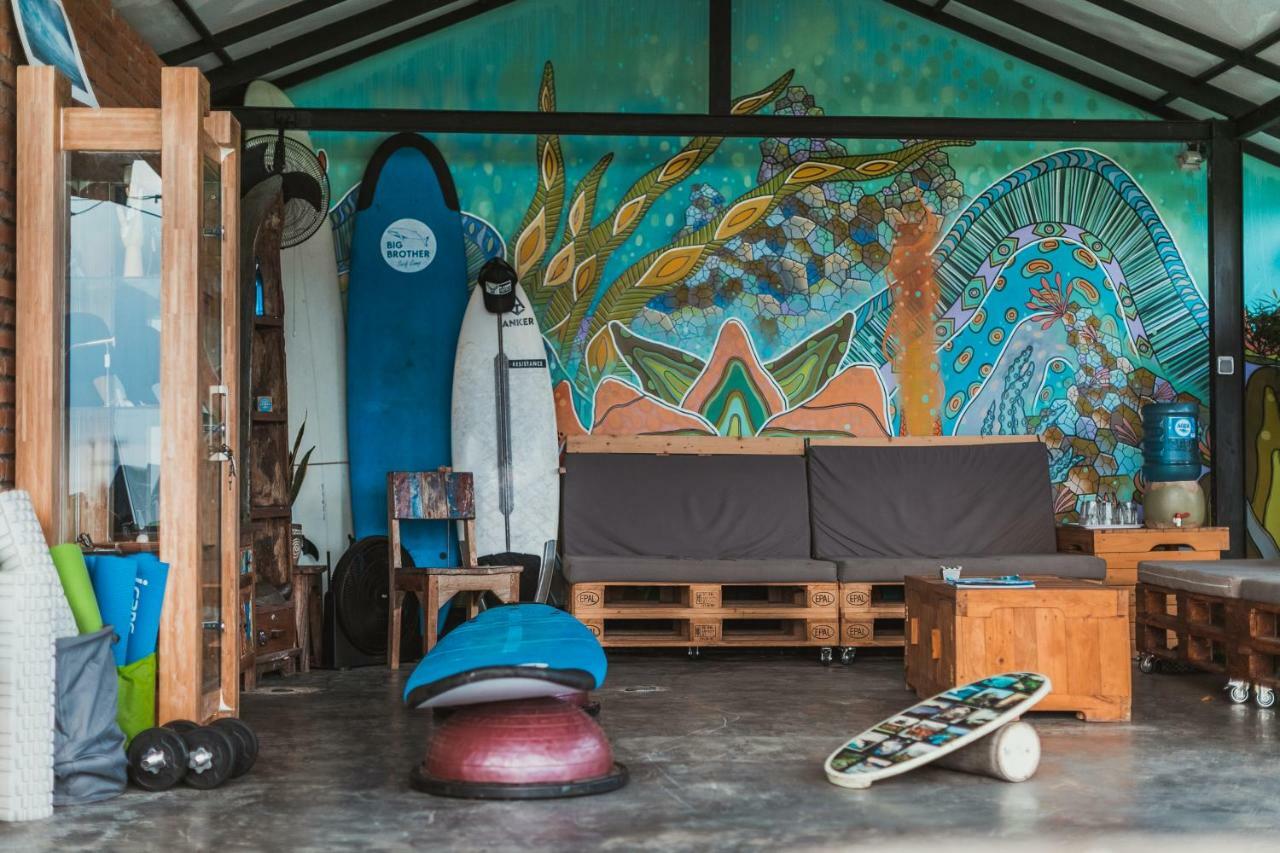 Big Brother Surf Inn Canggu  Luaran gambar