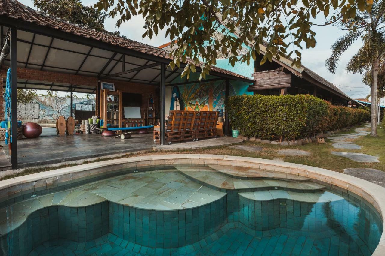 Big Brother Surf Inn Canggu  Luaran gambar