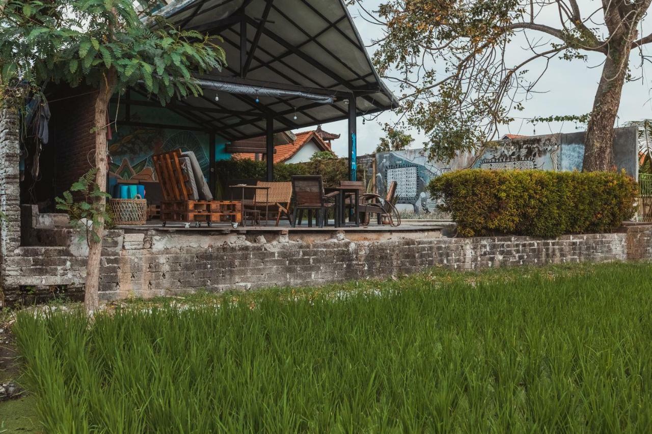 Big Brother Surf Inn Canggu  Luaran gambar