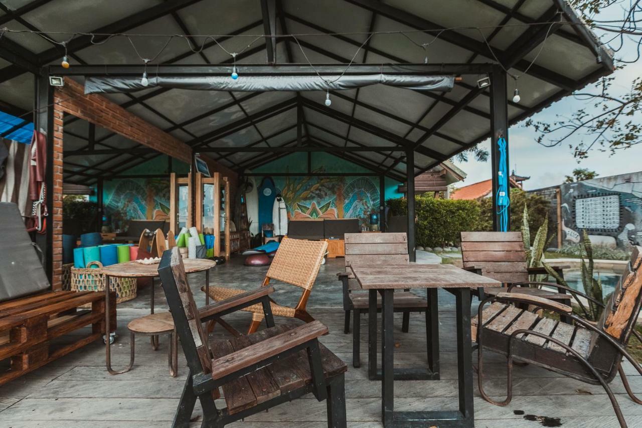 Big Brother Surf Inn Canggu  Luaran gambar