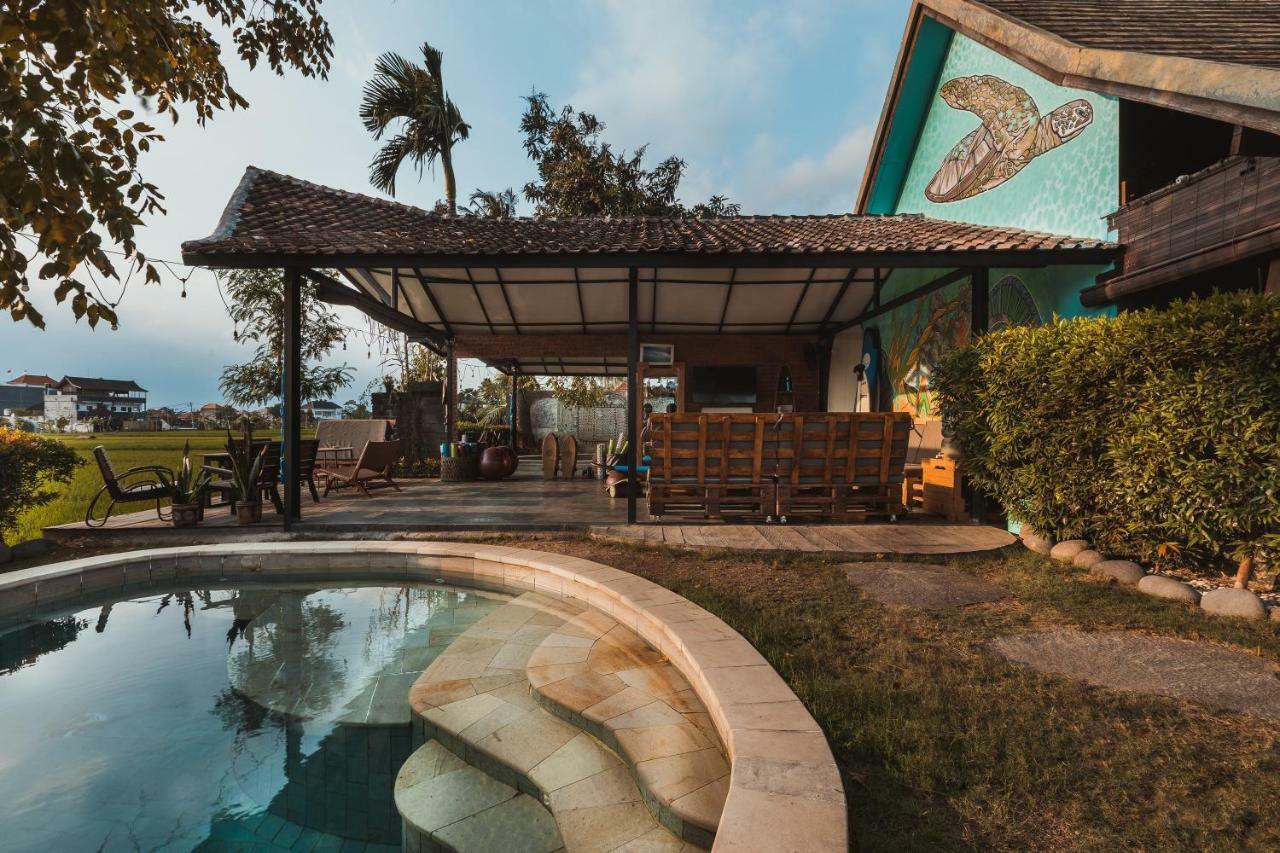 Big Brother Surf Inn Canggu  Luaran gambar