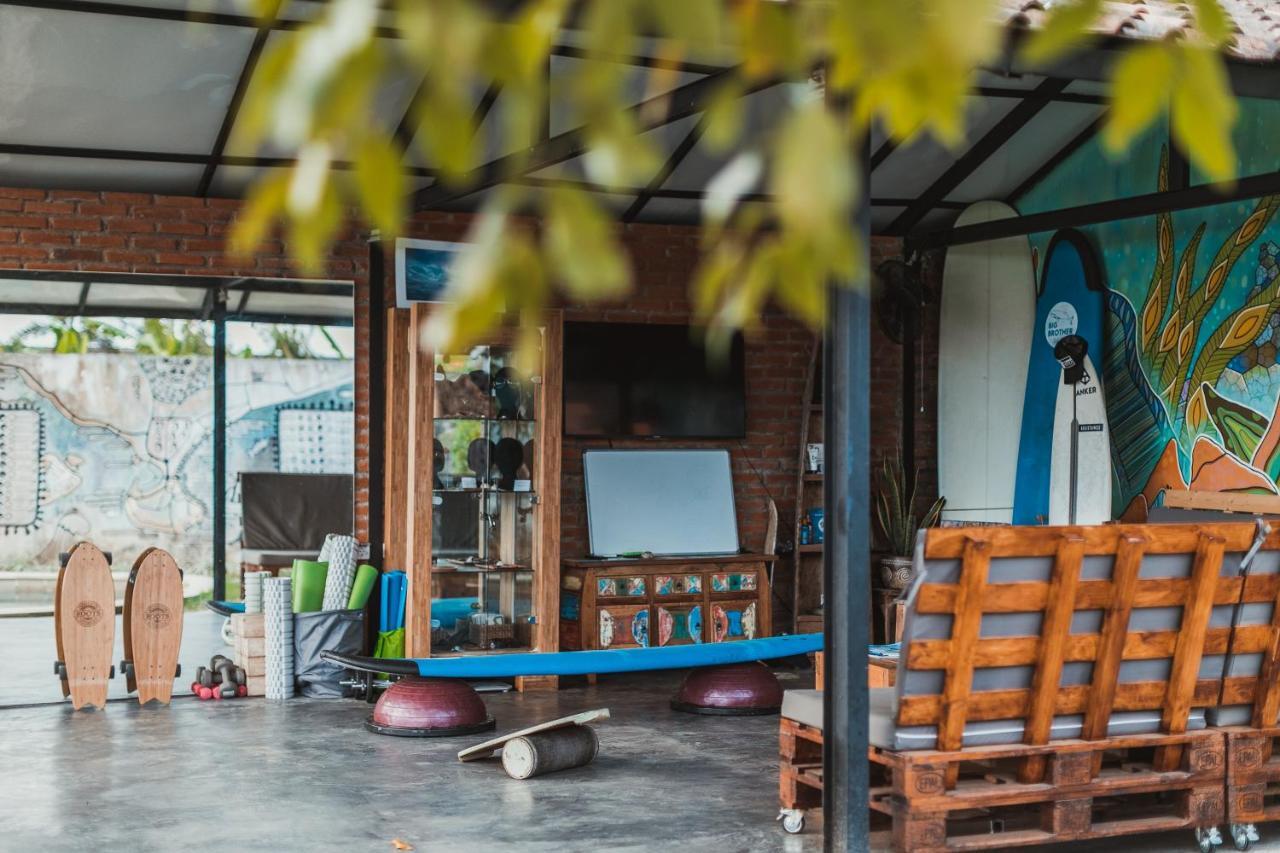 Big Brother Surf Inn Canggu  Luaran gambar